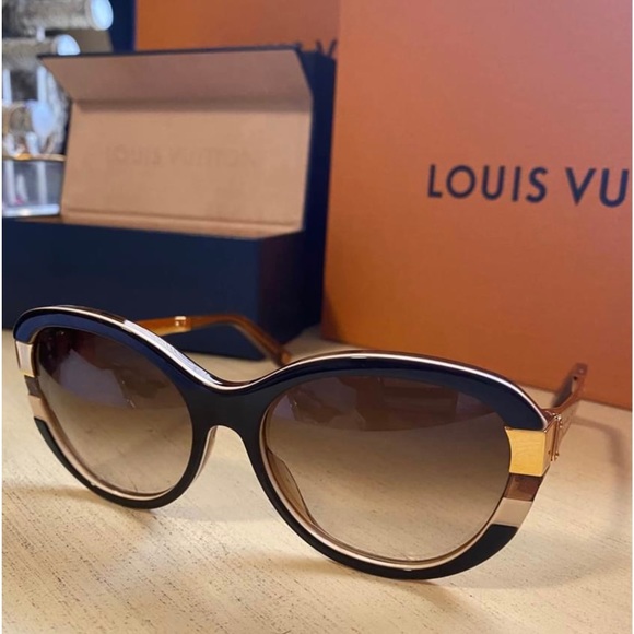 Authentic Petit Soupçon Cat Eye Louis Vuitton Shades - Picture 2 of 6